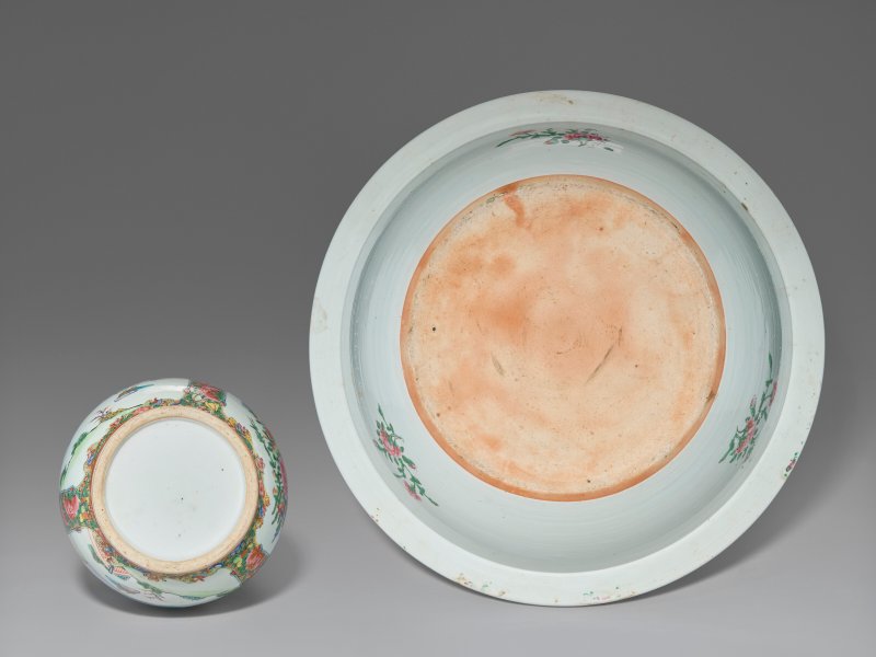 中國 清十九世紀 粉彩水注及盆  CHINA, 19TH CENTURY - 图3