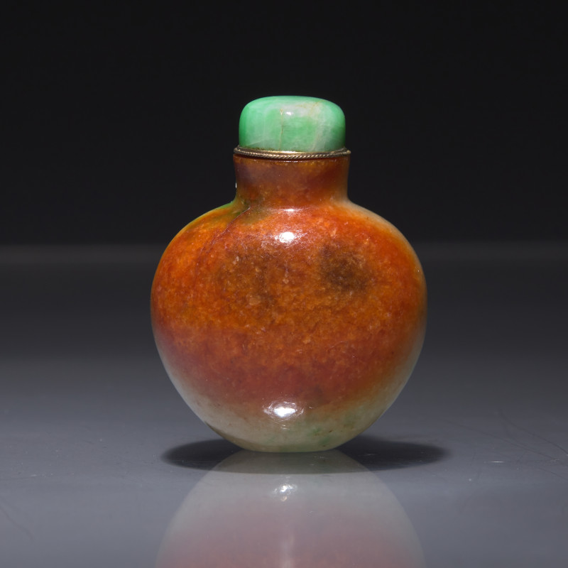 清晚期 帶皮翡翠鼻煙壺 | A Chinese Russet-Splashed Jadeite Snuff Bottle, 19th/20th Century - 图1