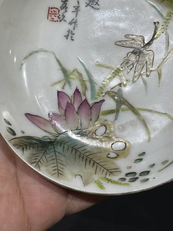 粉彩粉彩花虫诗文盘一对 - 图9