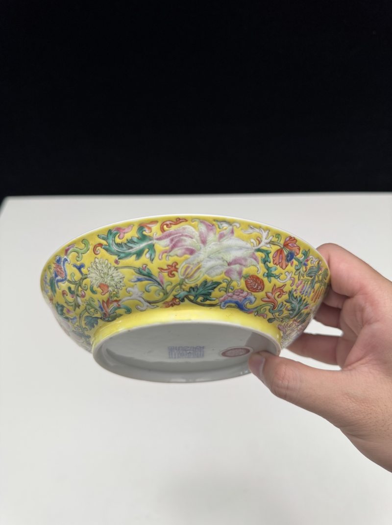 清道光 御窑黄地洋彩缠枝花卉五福纹盘 - 图7