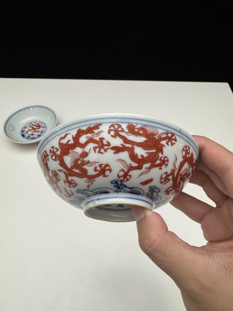 明万历 青花矾红彩海水云龙纹浅碗一对 - 图10