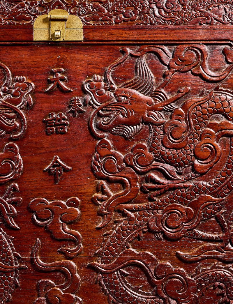 16世纪末 黄花梨雕龙诰命箱 - 图3