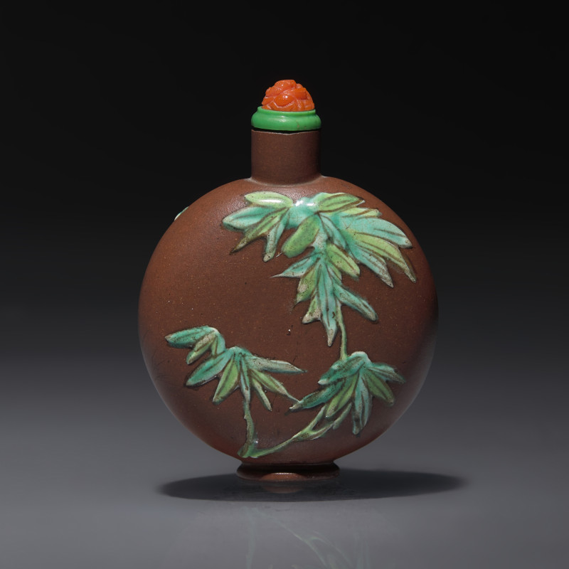 1780-1850年 宜興紫砂喜上眉梢圖鼻煙壺 | A Chinese Enameled Yixing Stoneware Snuff Bottle, Qing Dynasty, Circa 1780-1850 - 图2