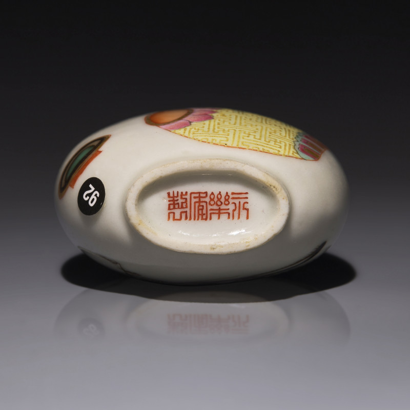 1821-1850年 粉彩蟈蟈圖鼻煙壺 | A Chinese Famille Rose Enameled "Crickets" Snuff Bottle, Qing Dynasty, Daoguang Period, Circa 1821-1850 - 图3