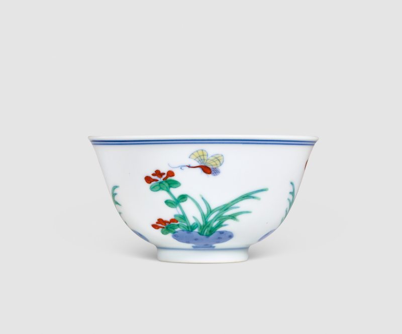 清雍正 斗彩花蝶纹杯