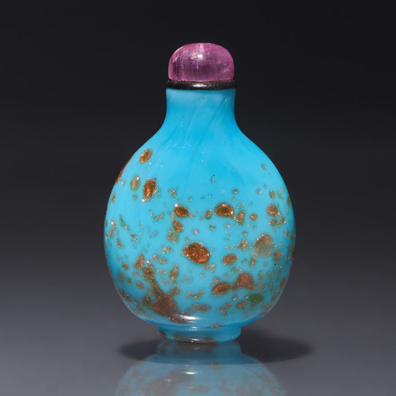 1720-1800年 仿松石藍料灑金星小鼻煙壺 | A Chinese Miniature Aventurine-Spangled Glass Snuff Bottle, Qing Dynasty, Circa 1720-1800 - 图1