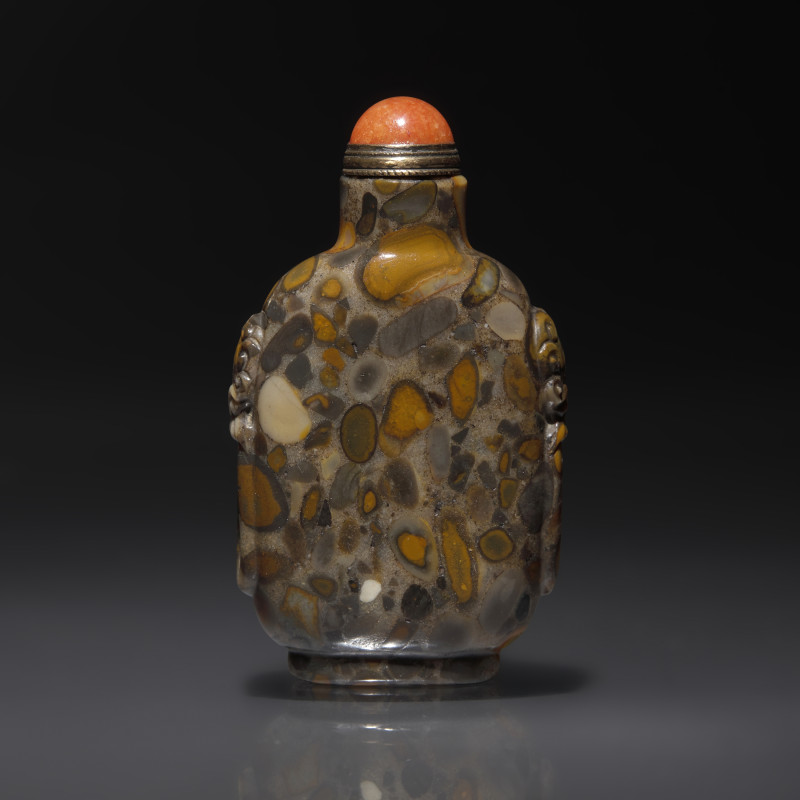 1750–1860年 抱子石鋪首啣環耳鼻煙壺 | A Chinese Puddingstone Snuff Bottle, Qing Dynasty, Circa 1750-1860 - 图2