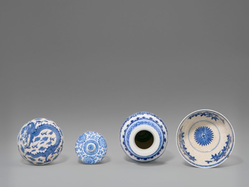 中國 清十八/十九世紀 青花瓷器四件  CHINA, 18TH-19TH CENTURY - 图2