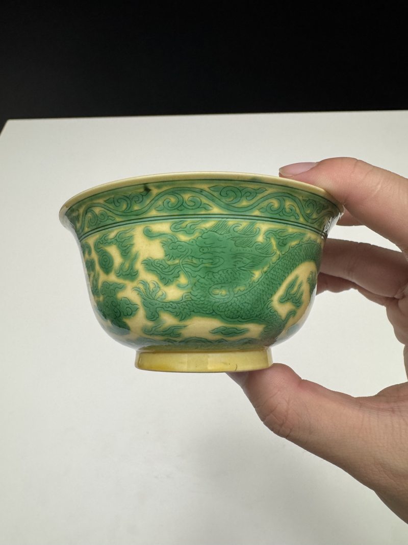 清康熙 黄地绿彩寿字双龙纹碗 - 图4