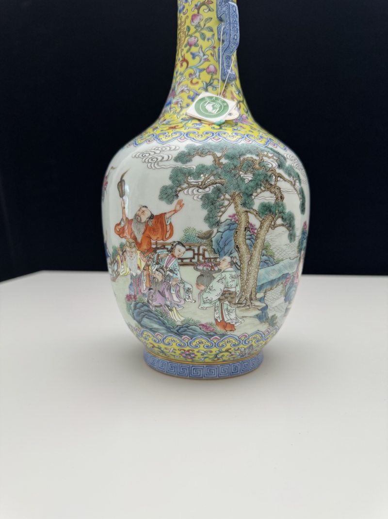 清嘉庆 黄地洋彩福寿连连群仙祝寿图螭耳瓶 - 图24