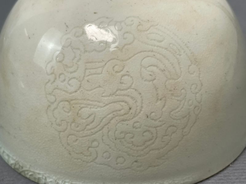 清康熙 白釉暗刻团螭纹太白尊 - 图18