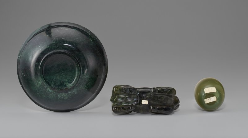 中國 清或以後 玉器三件  CHINA, QING DYNASTY OR LATER - 图2