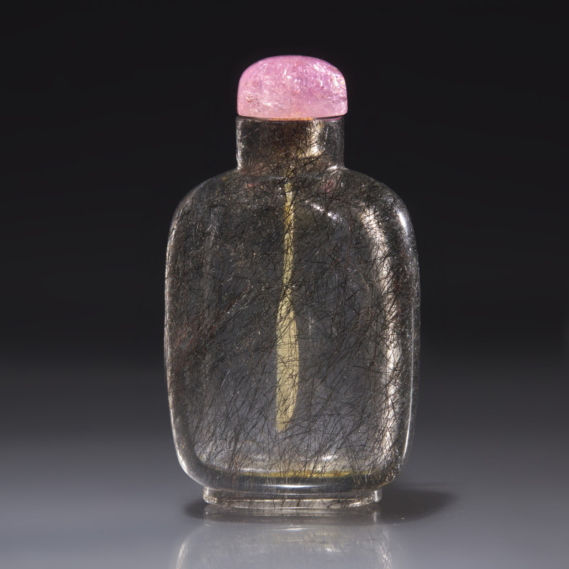 1740–1850年 髮晶素面鼻煙壺 | A Chinese "Hair Crystal" Snuff Bottle, Qing Dynasty, Circa 1740-1850 - 图1