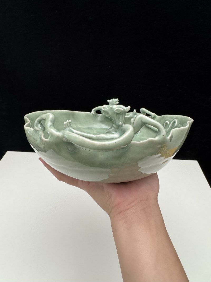 明 青釉荷叶形双龙花口洗 - 图7