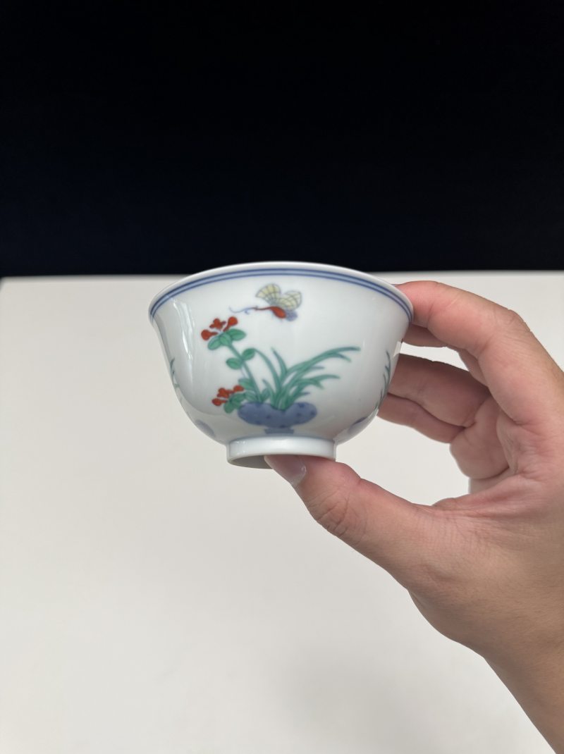 清雍正 斗彩花蝶纹杯 - 图3