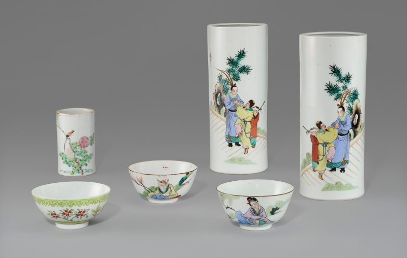 中國 二十世紀 粉彩瓷器六件  CHINA, 20TH CENTURY - 图1