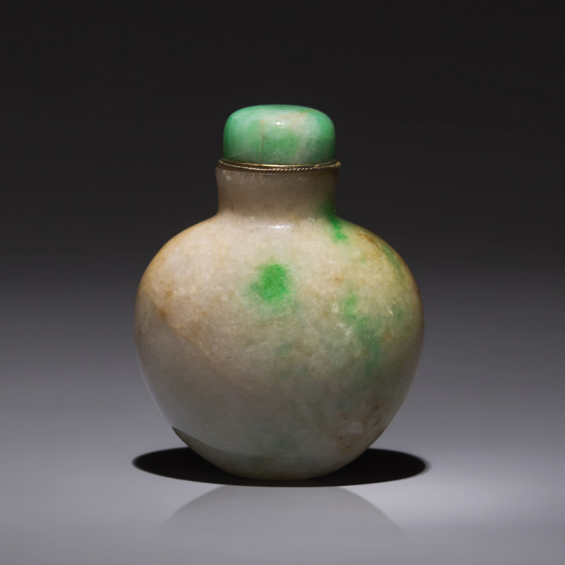 清晚期 帶皮翡翠鼻煙壺 | A Chinese Russet-Splashed Jadeite Snuff Bottle, 19th/20th Century - 图2