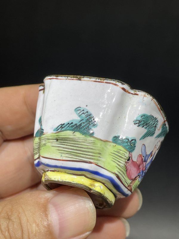 清 铜胎画珐琅山水人物四方倭角杯一对 - 图9