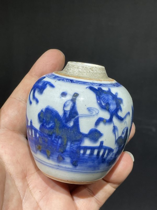 清康熙 青花人物纹小罐 - 图2