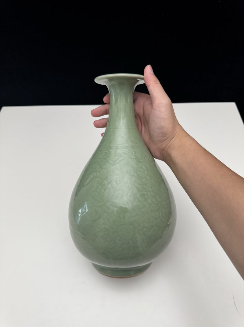 明15世纪初 龙泉青釉划花莲纹玉壶春瓶 - 图6