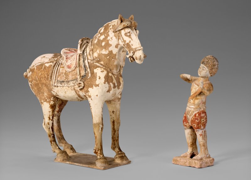 中國 唐 彩繪陶馬及胡人立像  CHINA, TANG DYNASTY (AD 618-907) - 图2