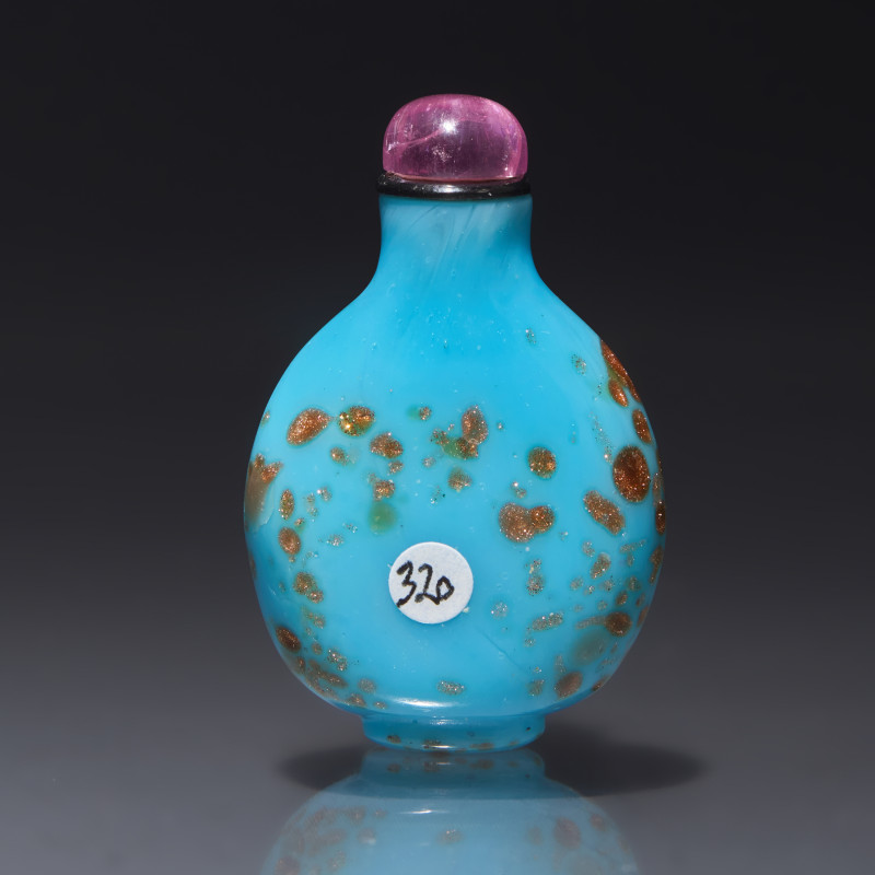 1720-1800年 仿松石藍料灑金星小鼻煙壺 | A Chinese Miniature Aventurine-Spangled Glass Snuff Bottle, Qing Dynasty, Circa 1720-1800 - 图2