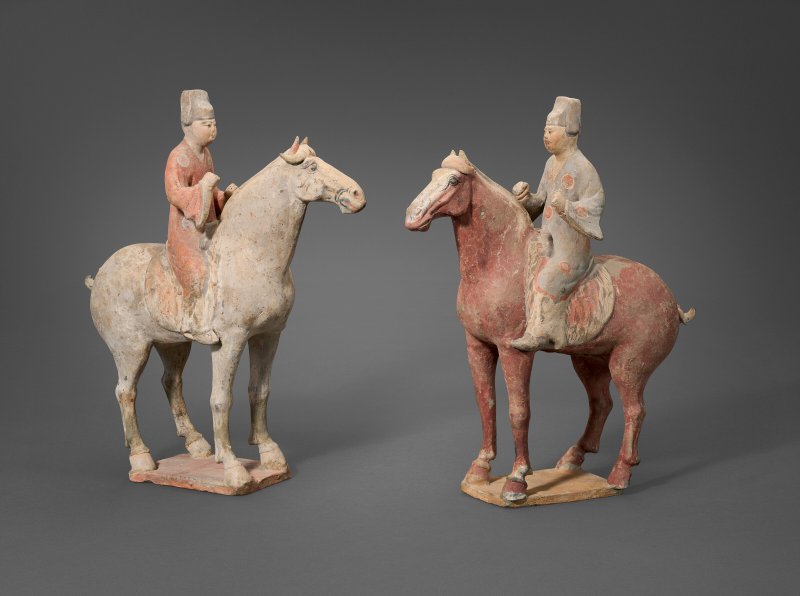 中國 唐 灰陶加彩騎馬俑兩件  CHINA, TANG DYNASTY (AD 618-907)