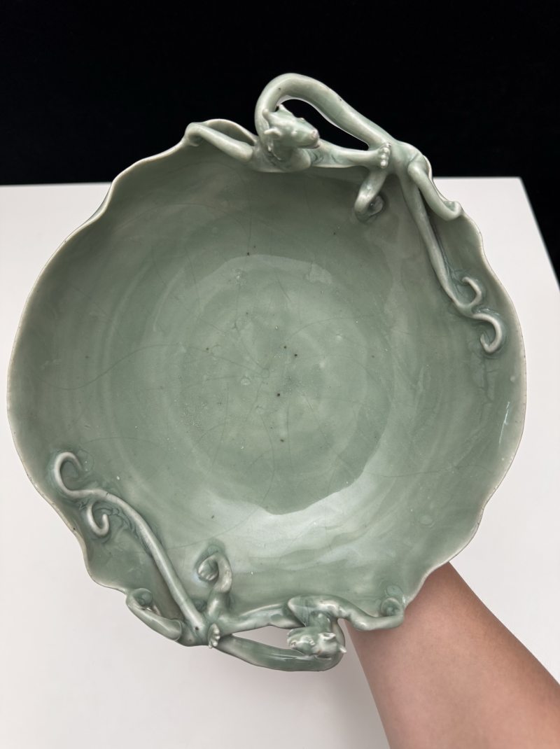 明 青釉荷叶形双龙花口洗 - 图8
