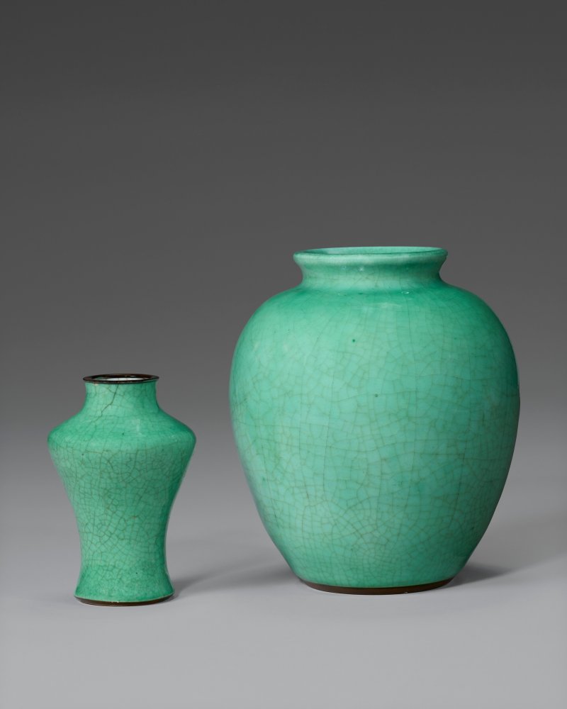中國 清十八/十九世紀 蘋果綠釉瓷器兩件  CHINA, 18TH-19TH CENTURY - 图1