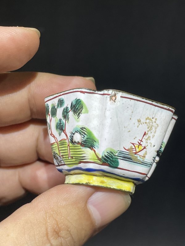 清 铜胎画珐琅山水人物四方倭角杯一对 - 图4