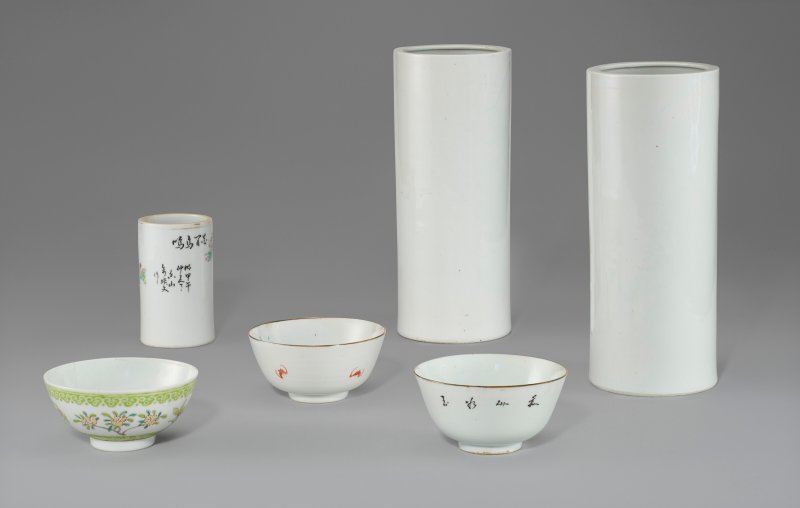 中國 二十世紀 粉彩瓷器六件  CHINA, 20TH CENTURY - 图2