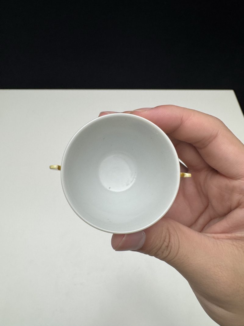 清康熙 鸡油黄釉暗刻夔龙纹双耳杯 - 图10