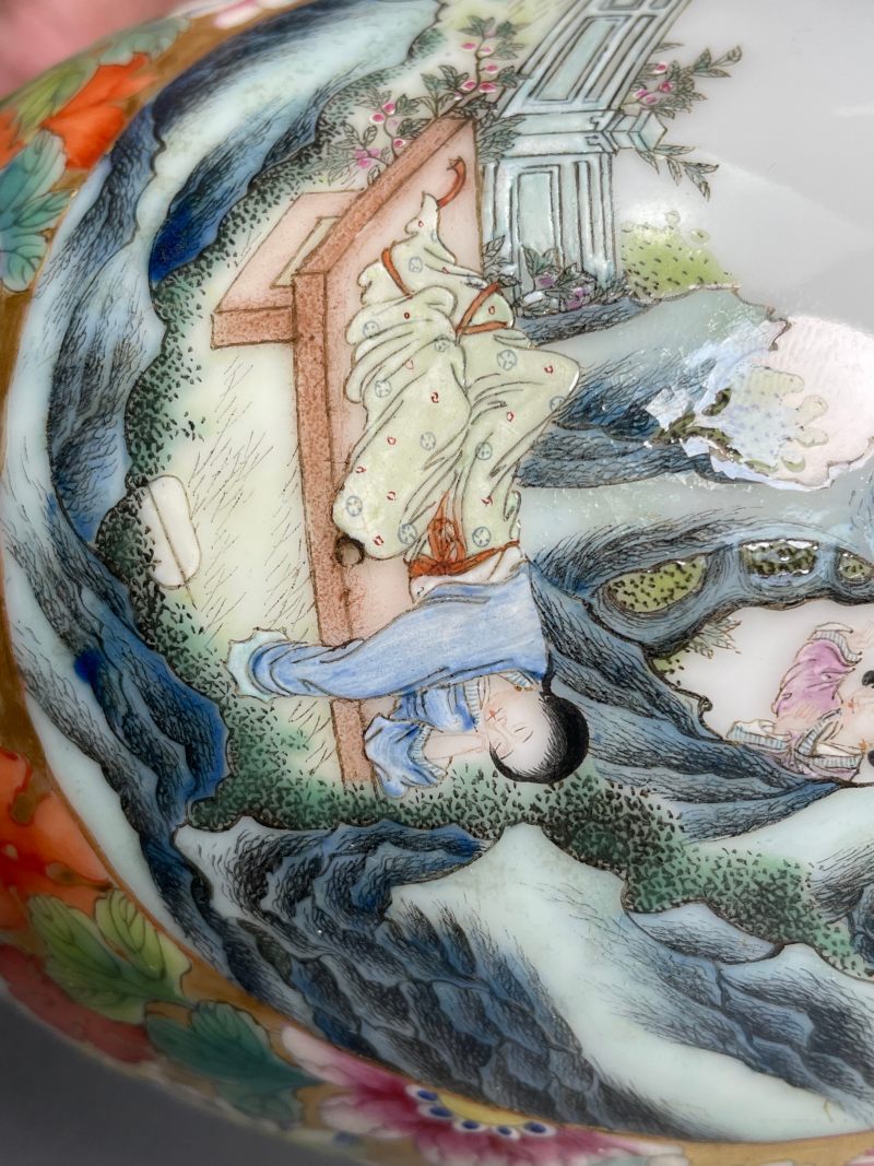 民国 粉彩描金百花不露地开光二乔图双耳瓶 - 图14
