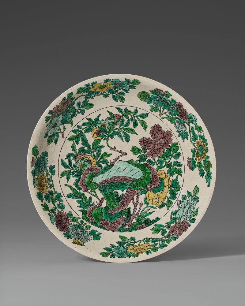 中國 晚清 素三彩暗花龍紋盤  CHINA, LATE QING DYNASTY - 图1