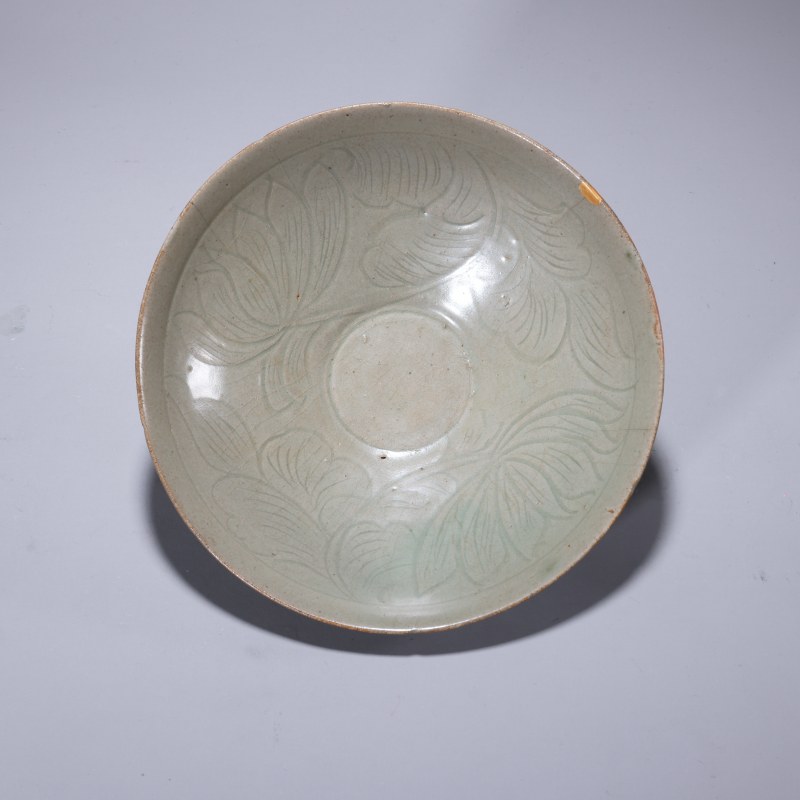 明代 青釉刻花碗