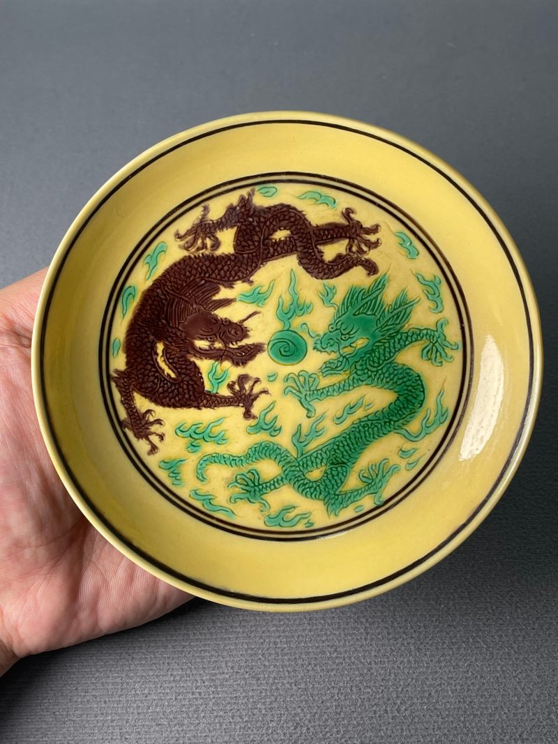 清康熙 素三彩双龙纹盘 - 图4
