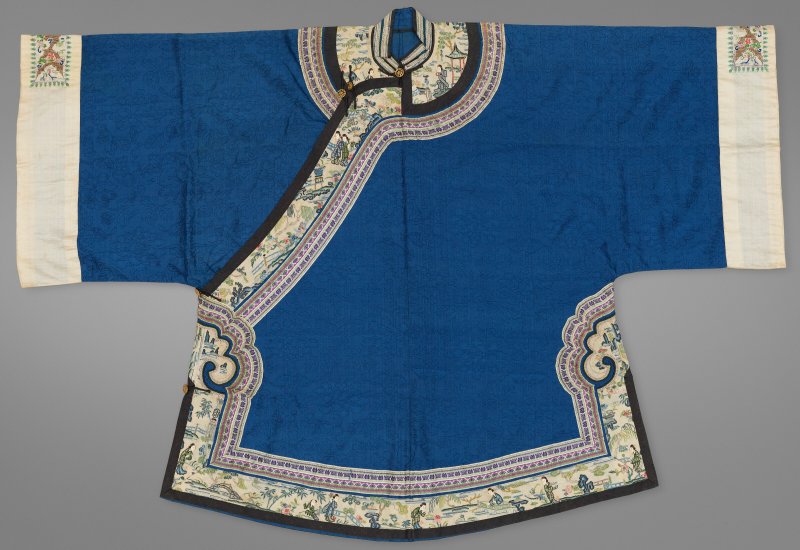 中國 清十九世紀 藍地綢綉马褂  CHINA, 19TH CENTURY