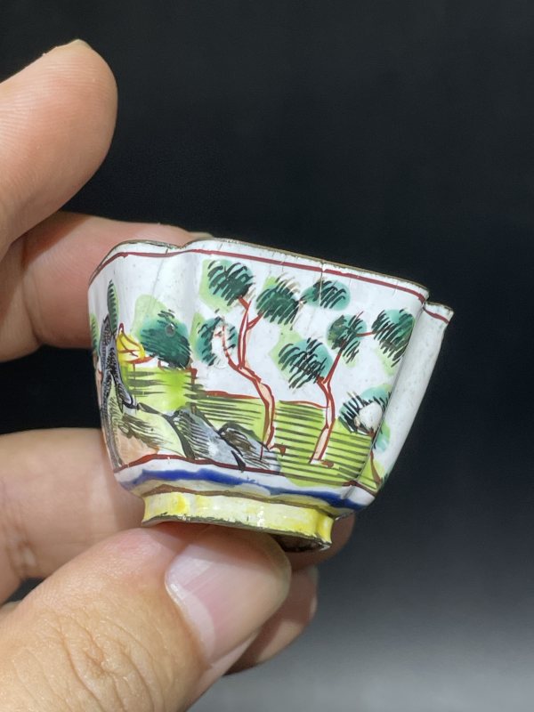 清 铜胎画珐琅山水人物四方倭角杯一对 - 图5