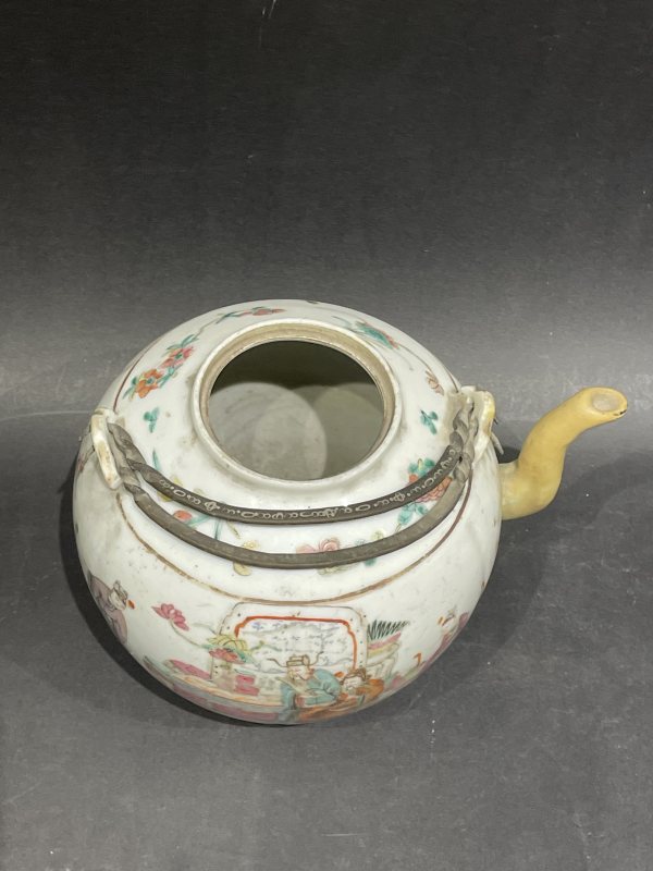 清晚期 粉彩人物茶壶 - 图4