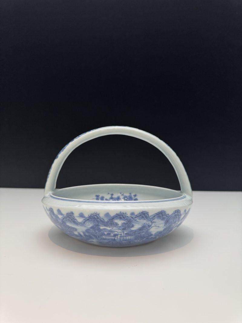 清嘉庆 青花「山水人物」图提梁洗 - 图5