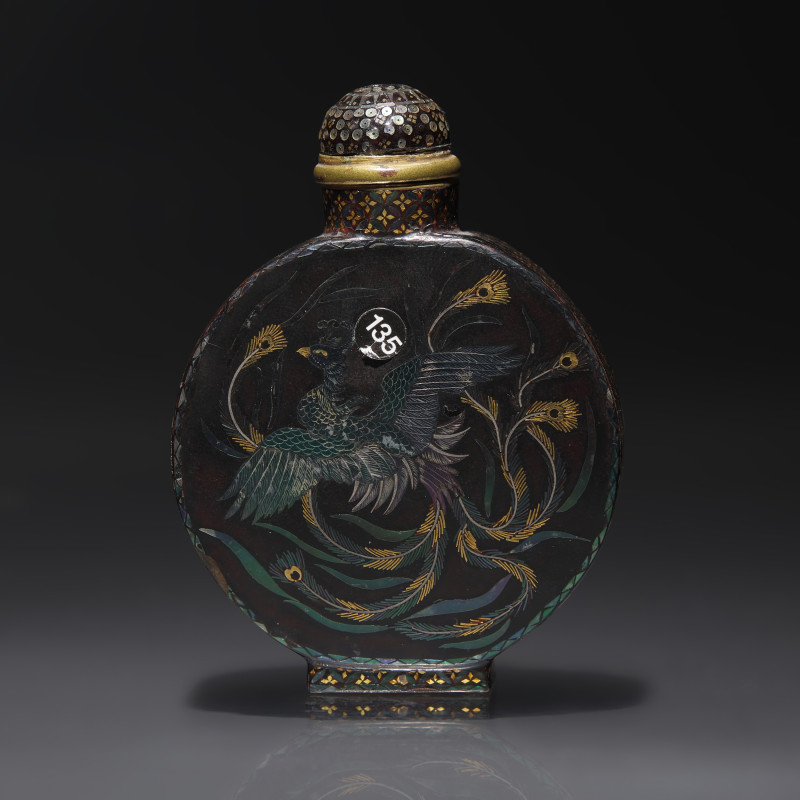 1854-1920年 日本黑漆嵌螺鈿鳳紋鼻煙壺 | A Lac-Burgaute "Phoenix" Snuff Bottle, Circa 1854-1920 - 图3