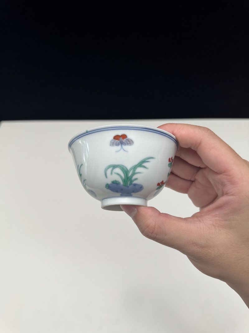 清雍正 斗彩花蝶纹杯 - 图6