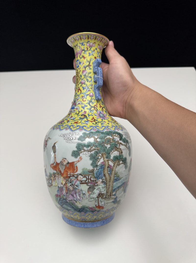 清嘉庆 黄地洋彩福寿连连群仙祝寿图螭耳瓶 - 图11