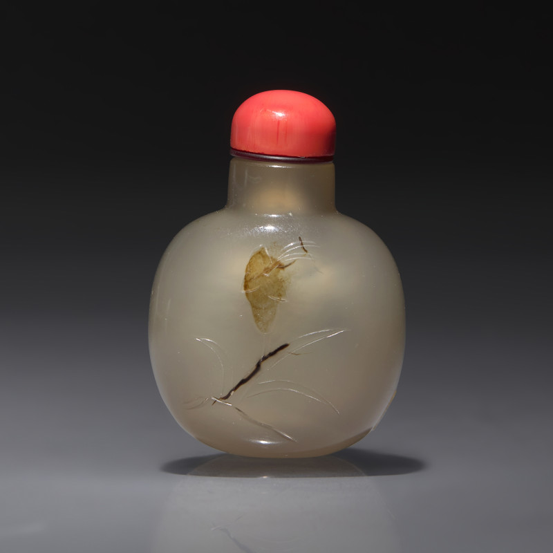 1750–1860年 瑪瑙巧雕花貓圖小鼻煙壺 | A Small Chinese Carved Shadow Agate Snuff Bottle, Qing Dynasty, Circa 1750-1860 - 图2