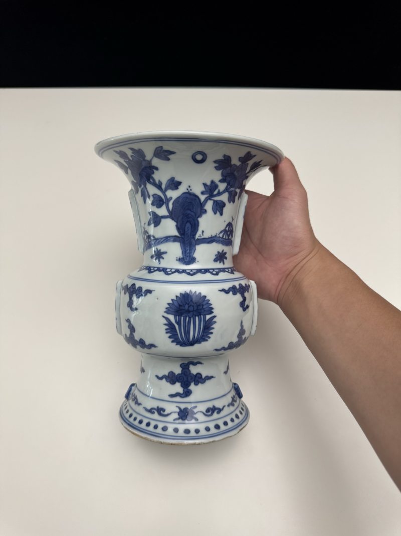 明万历 青花花卉纹出戟花觚 - 图3