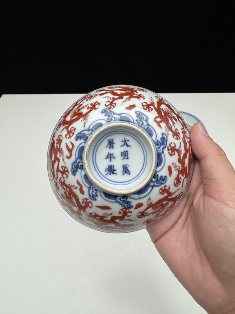 明万历 青花矾红彩海水云龙纹浅碗一对 - 图12