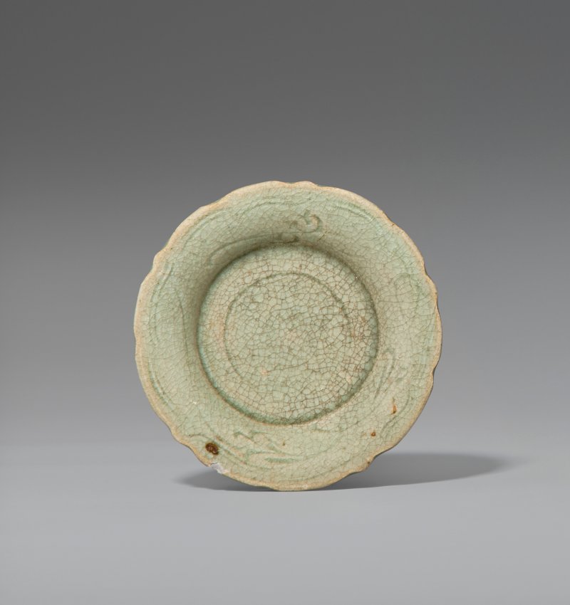 中國 明 龍泉窯青釉花口折沿盤  CHINA, MING DYNASTY (1368-1644) - 图2