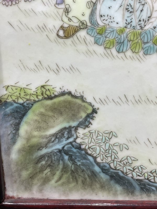 解放后 粉彩人物图瓷板插屏 - 图5