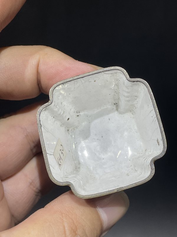 清 铜胎画珐琅山水人物四方倭角杯一对 - 图6