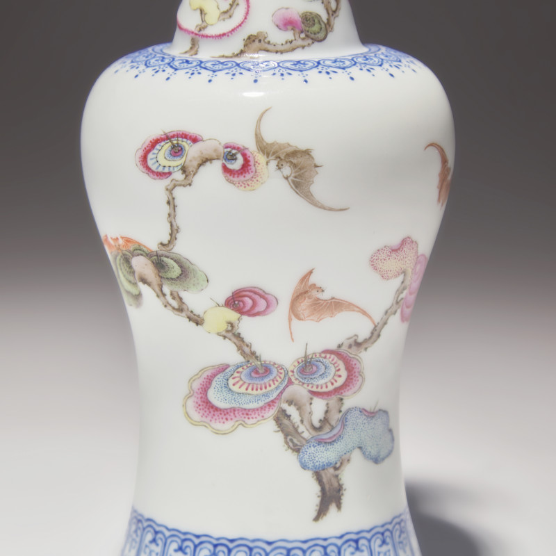 雍正款 粉彩靈芝紋盤螭龍搖鈴尊 | A Finely Decorated Chinese Enameled 'Lingzhi and Chilong' Porcelain Vase, Yongzheng Mark - 图5